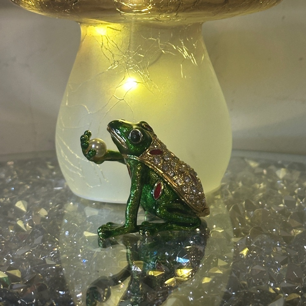 NIB Frog Chotski Trinket